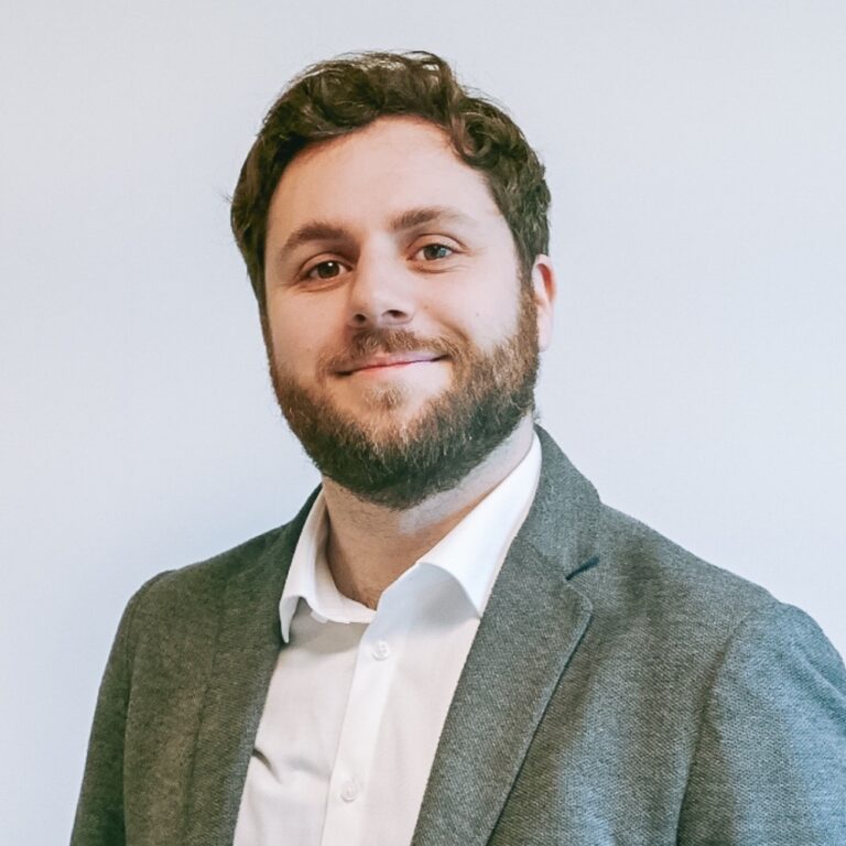 Maxime, coordinateur des Conseillers Numériques pour RhinOcc