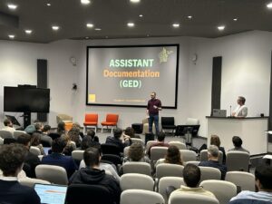 Vue d’ensemble de la plénière du hackathon IA Orange (17–18 décembre 2025), organisé en partenariat avec La Mêlée.