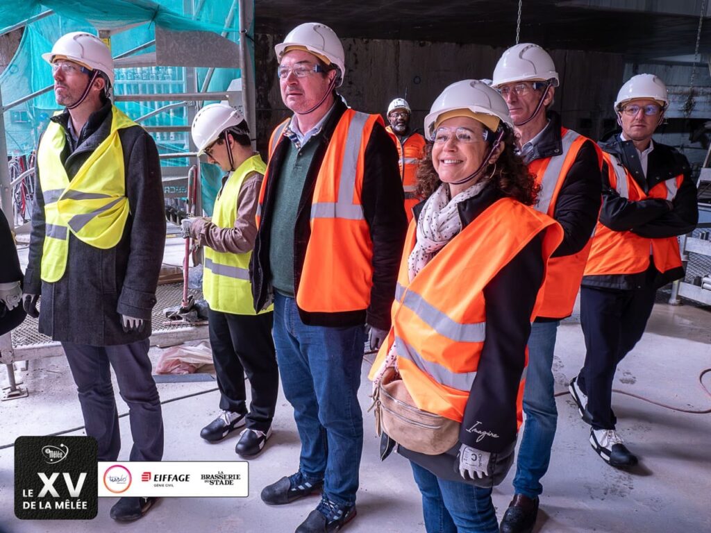 Photo de groupe du XV de La Mêlée sur le chantier de la ligne C, station Sept-Deniers Stade Toulousain, le 10 mars 2026.