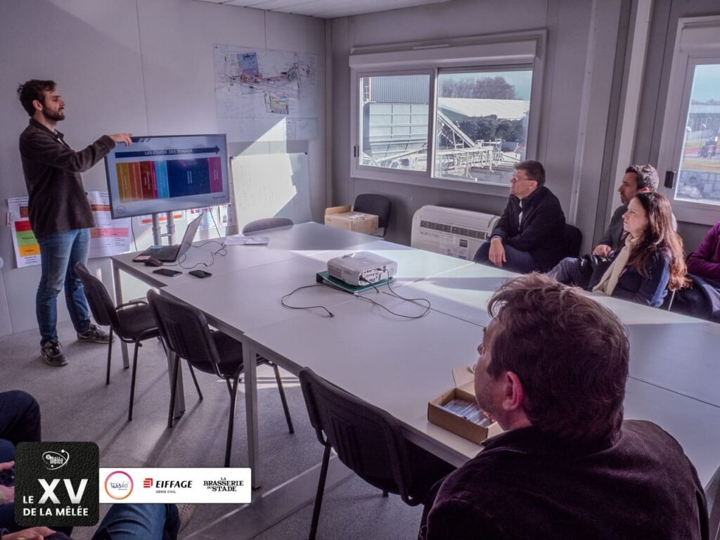 Présentation en salle lors de la visite du chantier de la ligne C par le XV de La Mêlée, station Sept-Deniers Stade Toulousain, le 10 mars 2026.