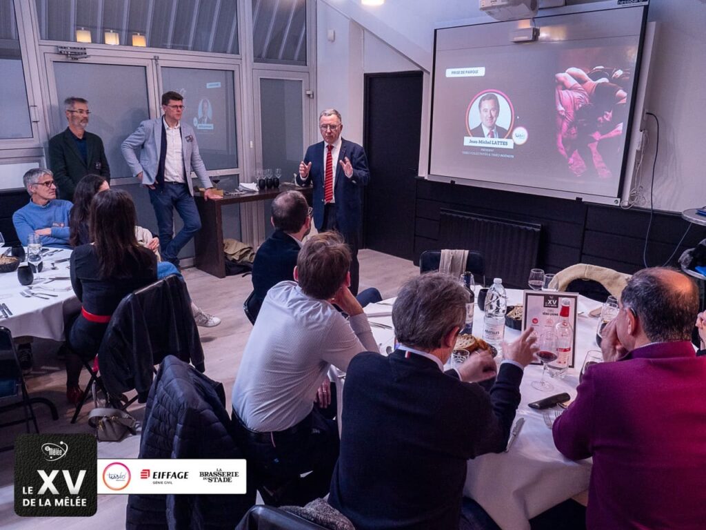 Jean-Michel Lattes intervient lors du déjeuner du XV de La Mêlée à la Brasserie du Stade, le 10 mars 2026.