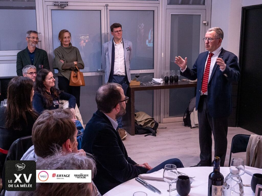 Jean-Michel Lattes s’adresse aux participants lors du déjeuner du XV de La Mêlée, le 10 mars 2026.