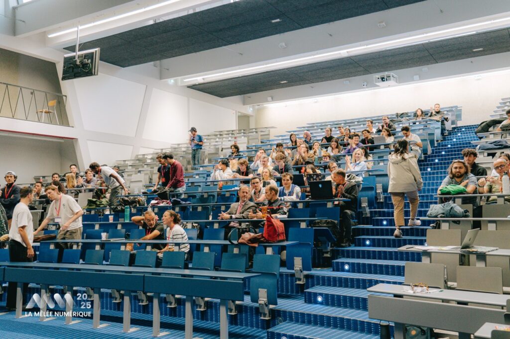 Participants réunis en amphithéâtre pendant le hackathon IA for Impact 2025.