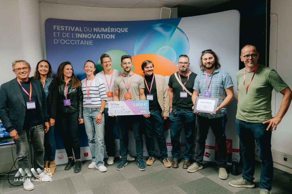 Remise de prix lors du hackathon IA for Impact 2025, pendant La Mêlée Numérique.